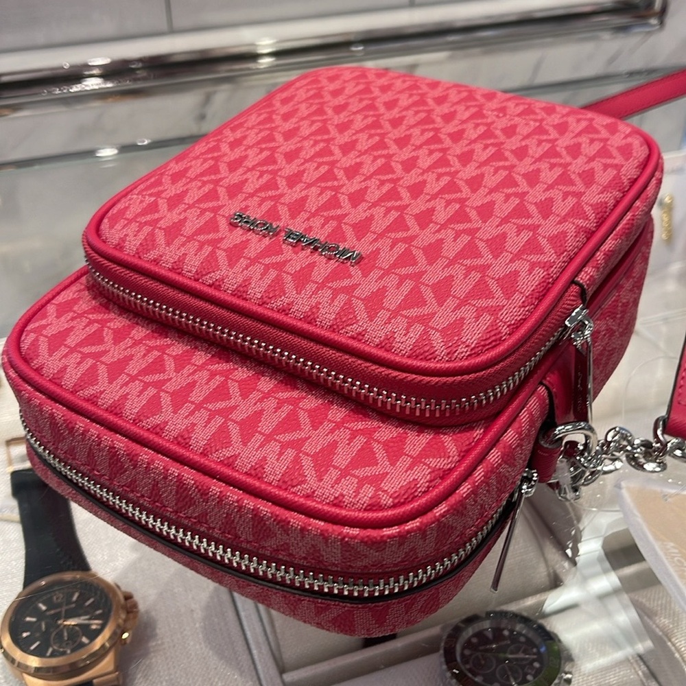 MICHAEL KORS Jet Set Travel Md Signature Logo Crossbody Flight Bag
DK RASPBERRY - Picture 16 of 16